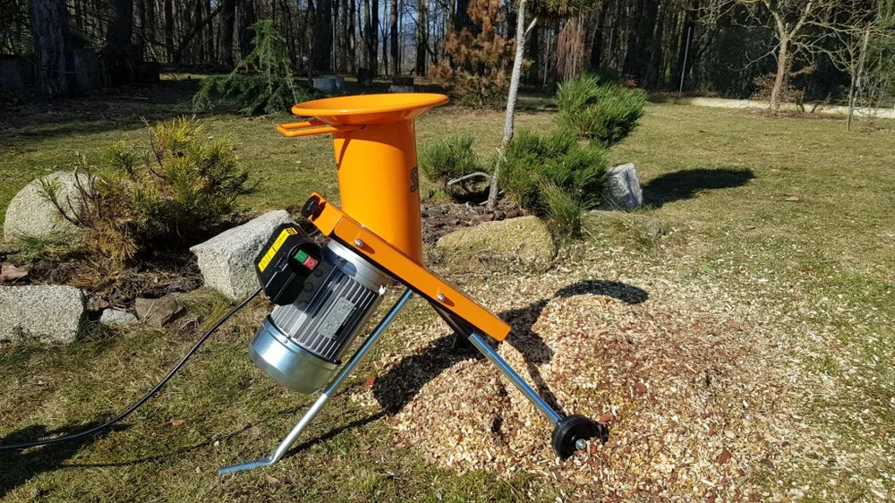 Drtič větví Vares SHARK 2,2 kW + náhradní nůž zdarma
