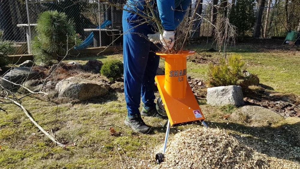 Drtič větví Vares SHARK 2,2 kW + náhradní nůž zdarma